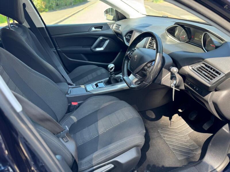 View PEUGEOT 308 1.2 PureTech Allure