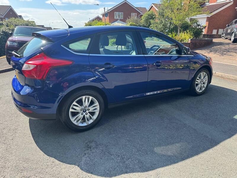 FORD FOCUS